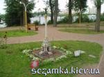 монумент Независимости Украины Табличка с описанием Парк "Киев в миниатюре"