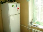 Кухня (холодильник, окно) Комната (кресло) двухкомнатные квартиры посуточно в киеве