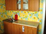 Кухня (рабочая стенка) Зал (двухспальная кровать) посуточно двухкомнатная Дарница в Киеве