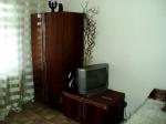 Комната (шкаф, тумбочка, телевизор, элементы интерьера) номера посуточно киев