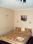 Комната (двуспальная кровать) посуточно однокомнатные квартиры в Киеве