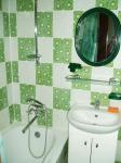 Ванная комната (умывальник, зеркало, ванна) Трехкомнатная квартира , Днепровский, ул  В Совета 28,
