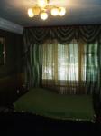 Зал (кровать, окно) Трехкомнатная квартира , Днепровский, ул  В Совета 28,