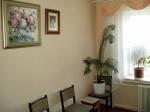 Комната (стулья, две картины, пальма, цветы) Снять комнату Киев посуточно