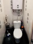 Туалет: унитаз, бойлер Продажа 2 квартиры на Василенко 14Г