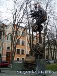 Левая часть композиции Гетьман Пилип Орлик  Достопримечательности Киева - Памятники, барельефы  (194)