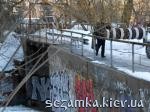 Одинокий прохожий Мост над улицей Петровского  Достопримечательности Киева - Мосты, путепроводы  (29)